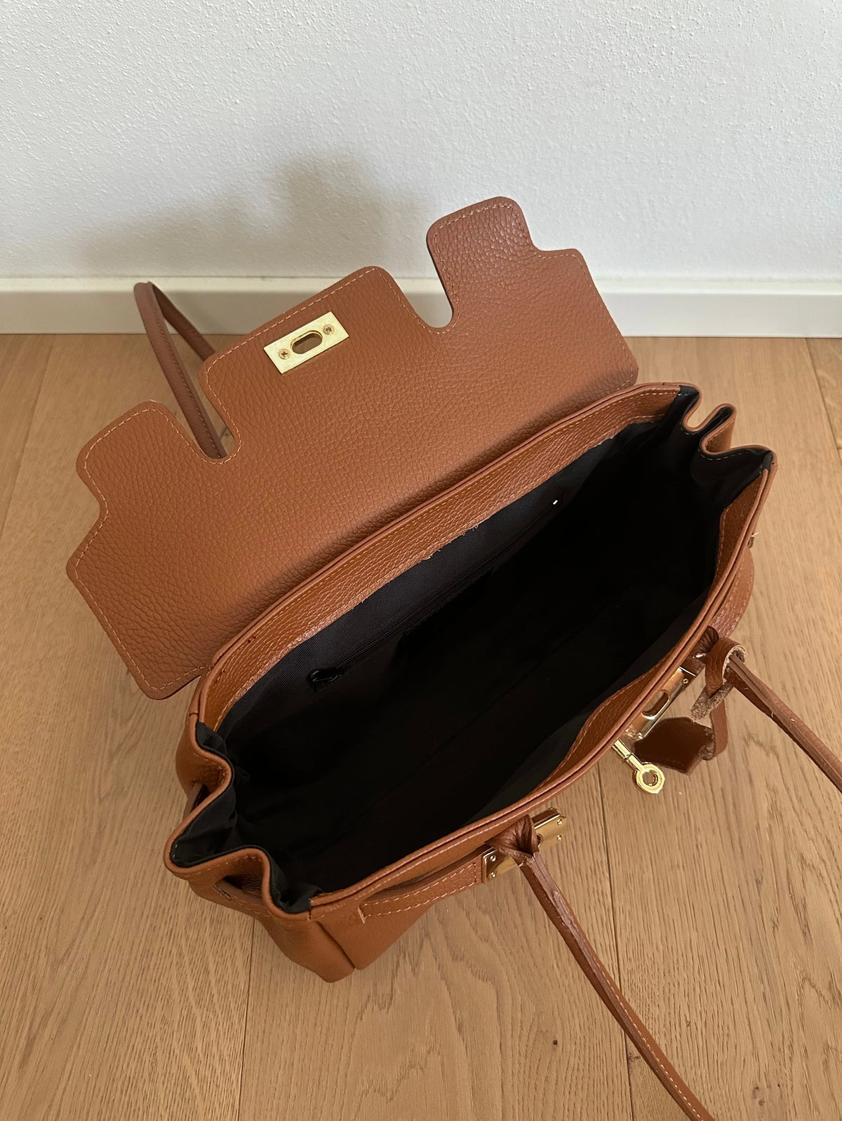 Annaliese Shoulder Bag