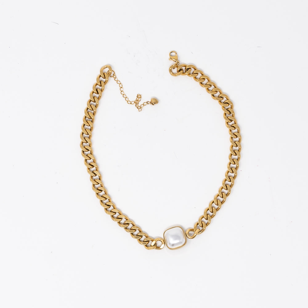 Curb Chain with Mother of Pearl Shell Pendant Accent