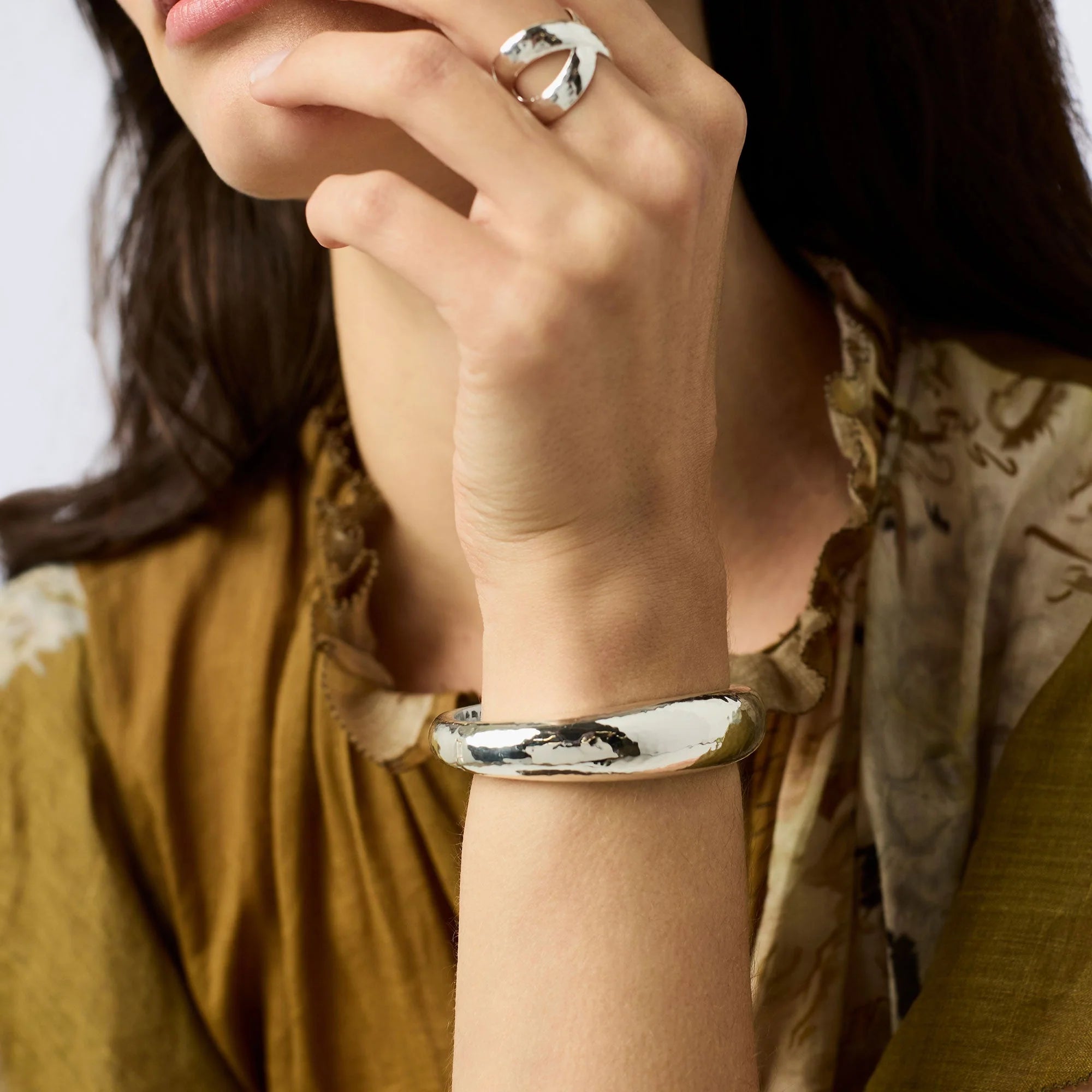 Catalina Demi Hinge Bangle in Silver
