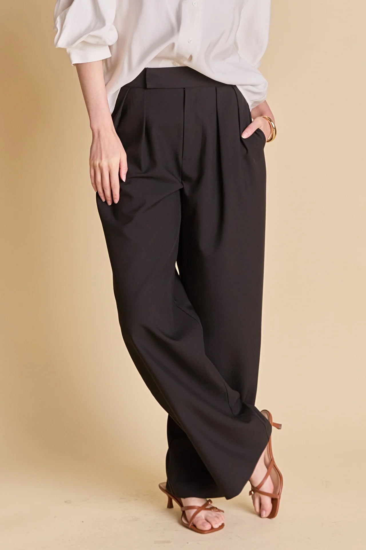 Léon Mid Rise Pleated Wide Leg Trousers